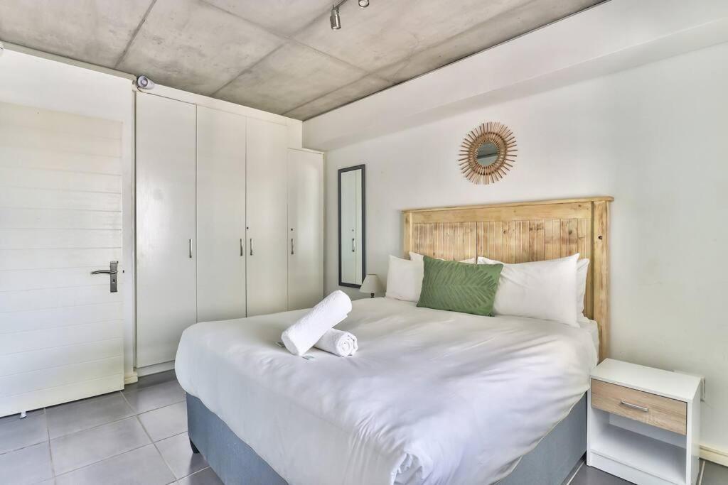 2 Bedroom Secure Pool Wifi Apartamento *