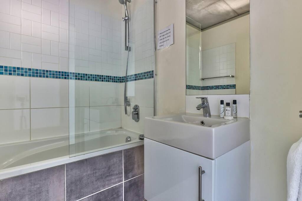 2 Bedroom Secure Pool Wifi Apartamento